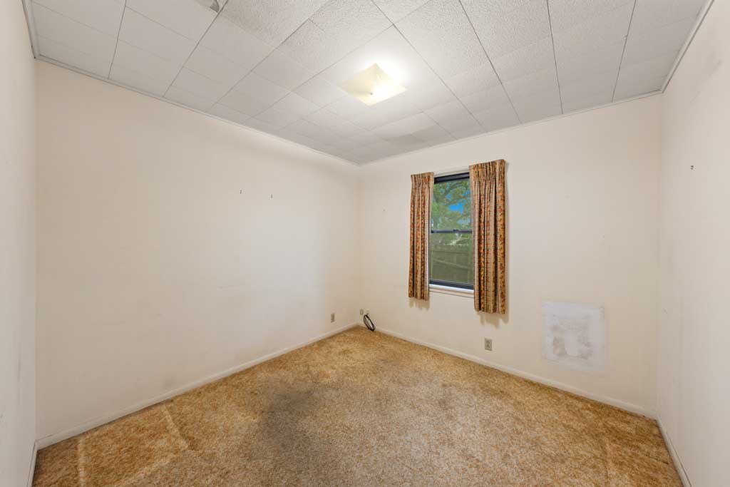 131 W Lower Crabapple Rd Property Photo 8