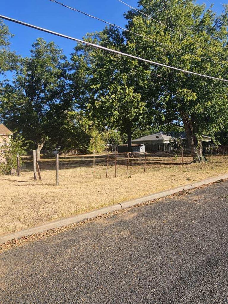 907 N Crockett St Property Photo 1