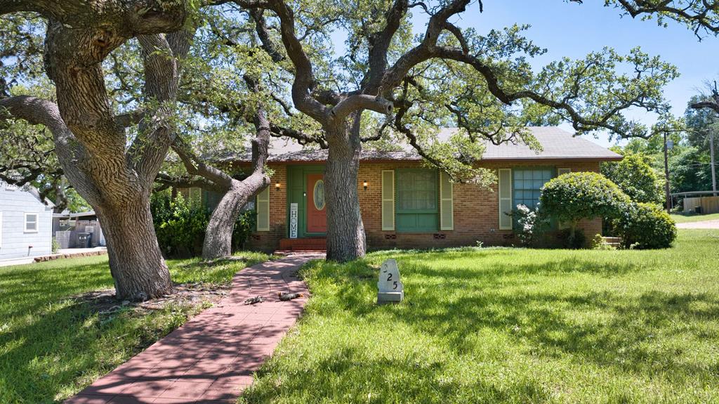 325 E Rainey Property Photo 1