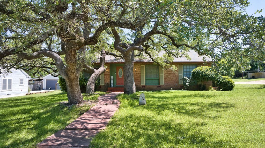 325 E Rainey Property Photo 2