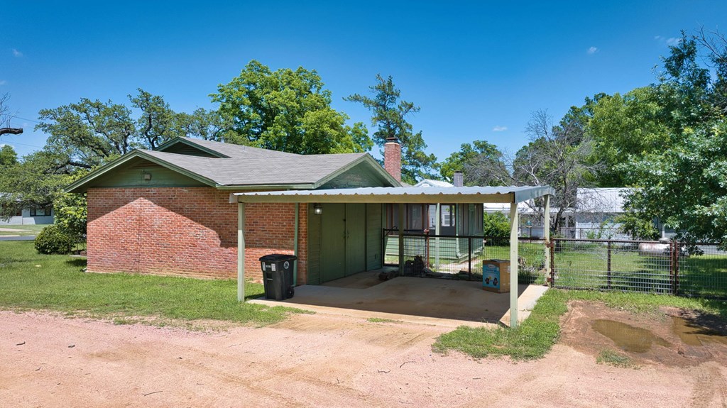 325 E Rainey Property Photo 10
