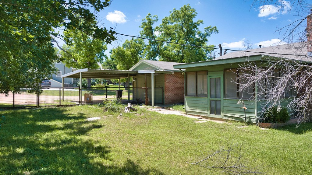 325 E Rainey Property Photo 11