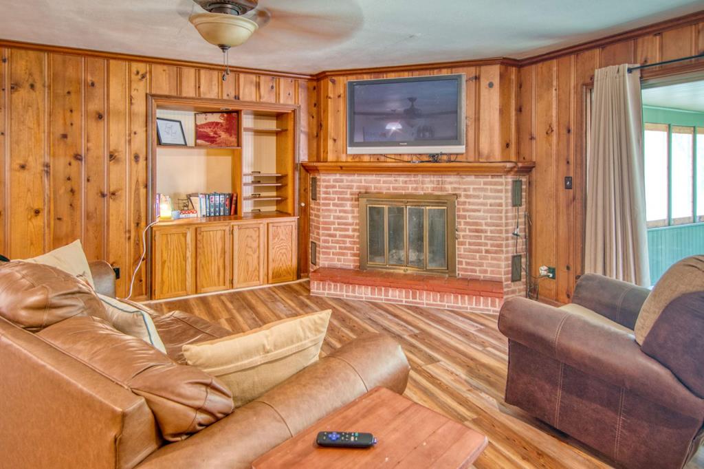 325 E Rainey Property Photo 17