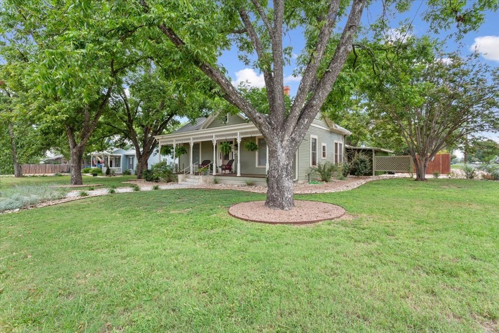 312 E College St Property Photo 3