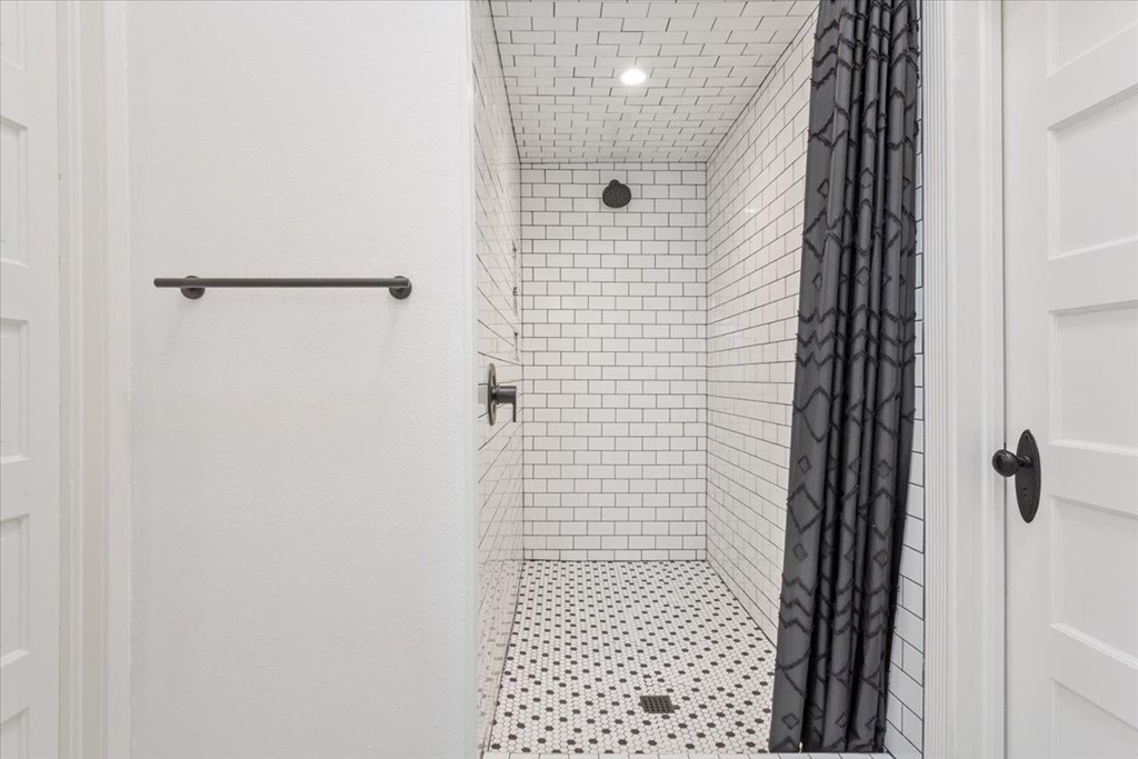 312 E College St Property Photo 35