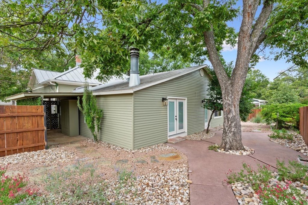 312 E College St Property Photo 41