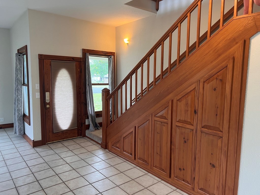 211 W Hackberry St Property Photo 8