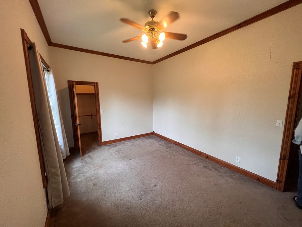 211 W Hackberry St Property Photo 17