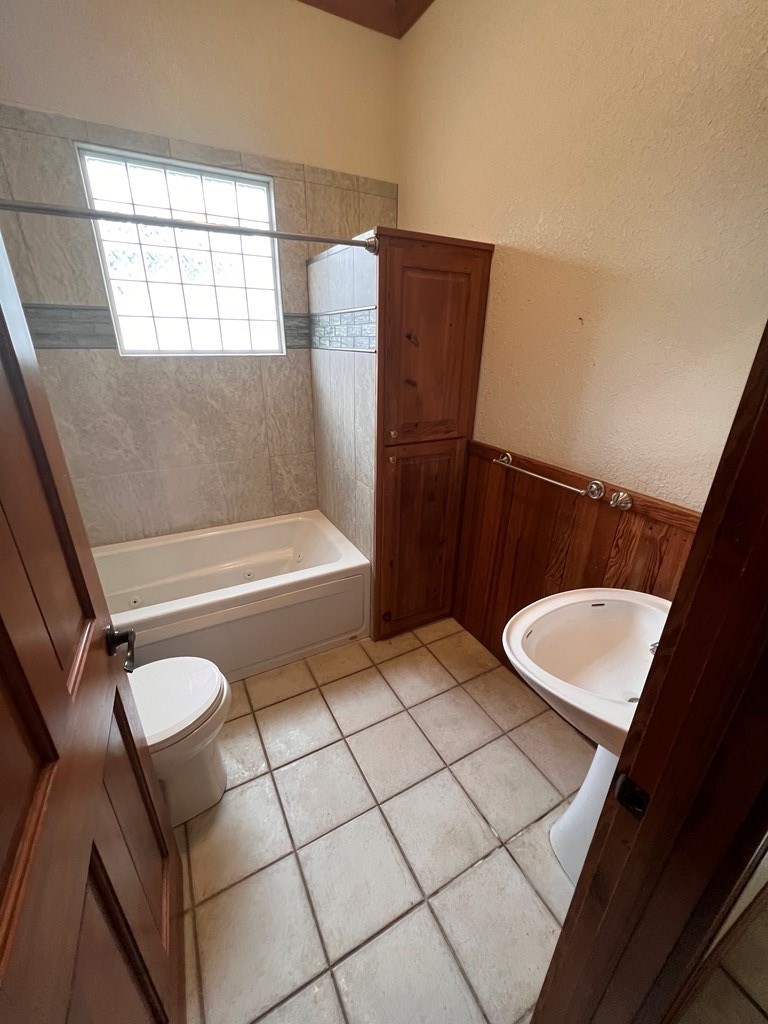 211 W Hackberry St Property Photo 20