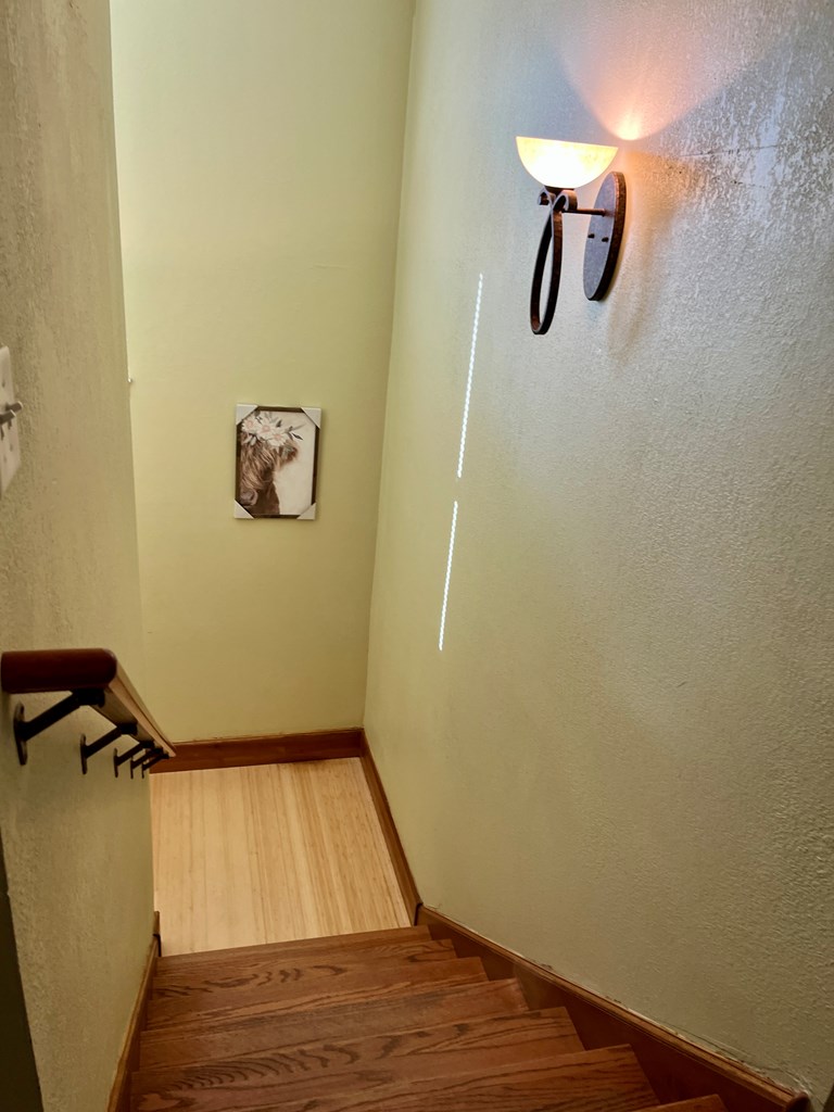 306 W Park St Property Photo 7