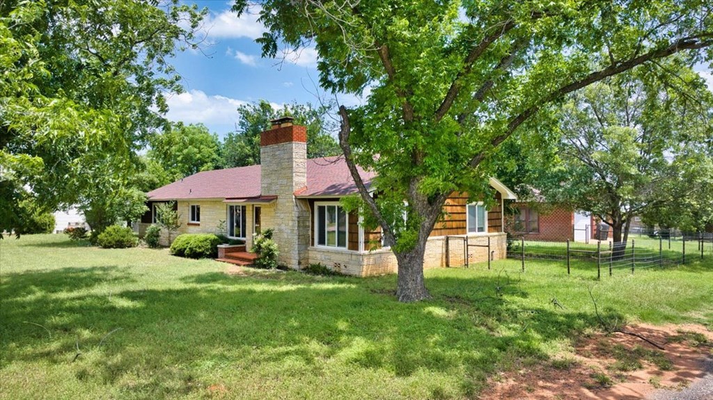 931 Doole St Property Photo 3
