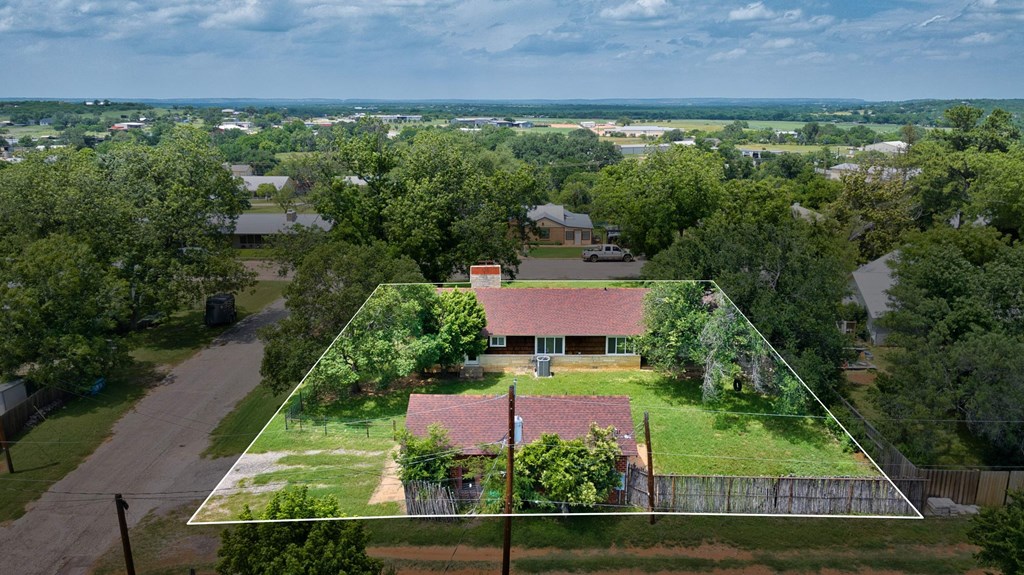 931 Doole St Property Photo 4