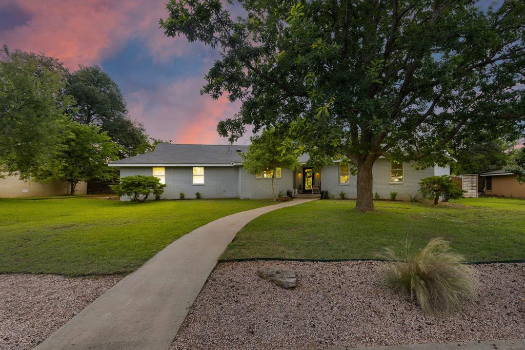 1003 Avenue A Property Photo 1
