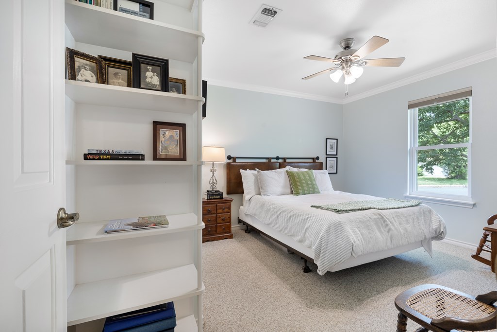1003 Avenue A Property Photo 15