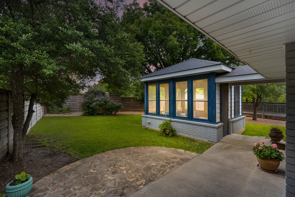 1003 Avenue A Property Photo 23