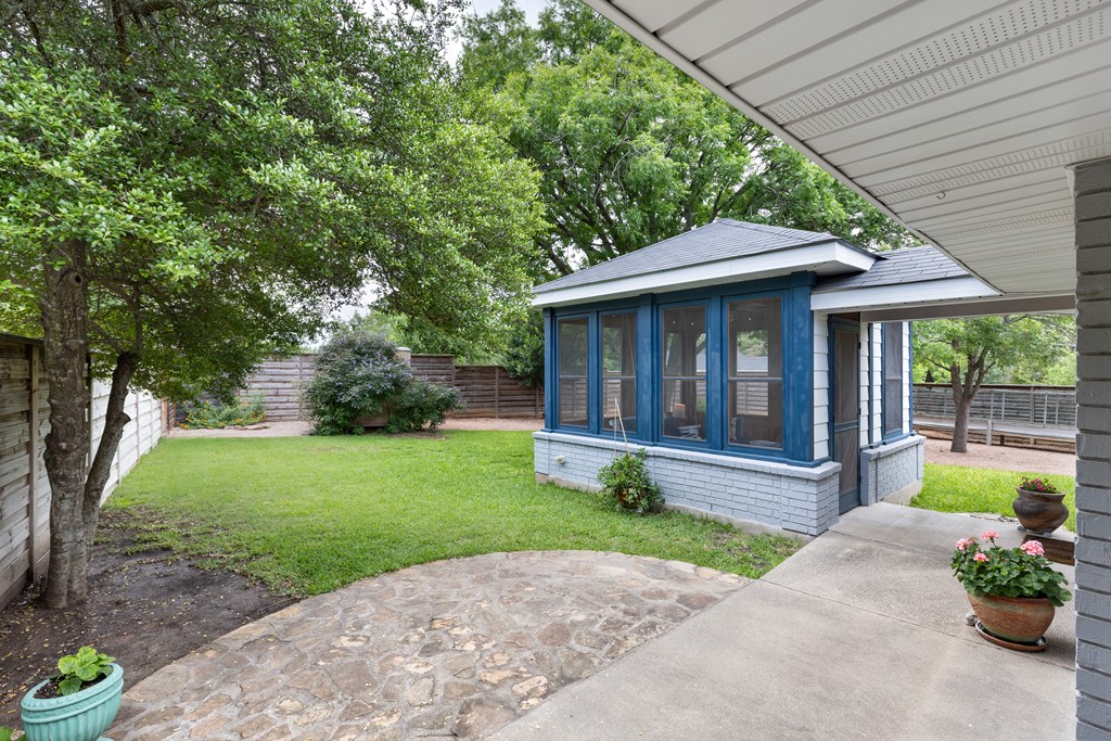 1003 Avenue A Property Photo 26