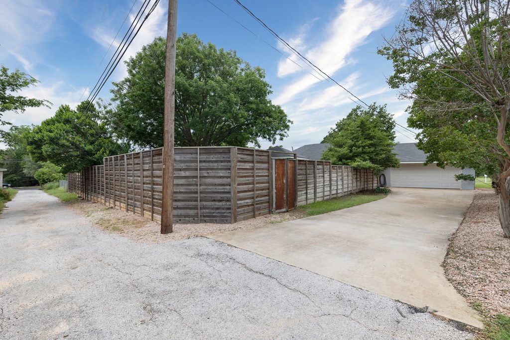 1003 Avenue A Property Photo 29
