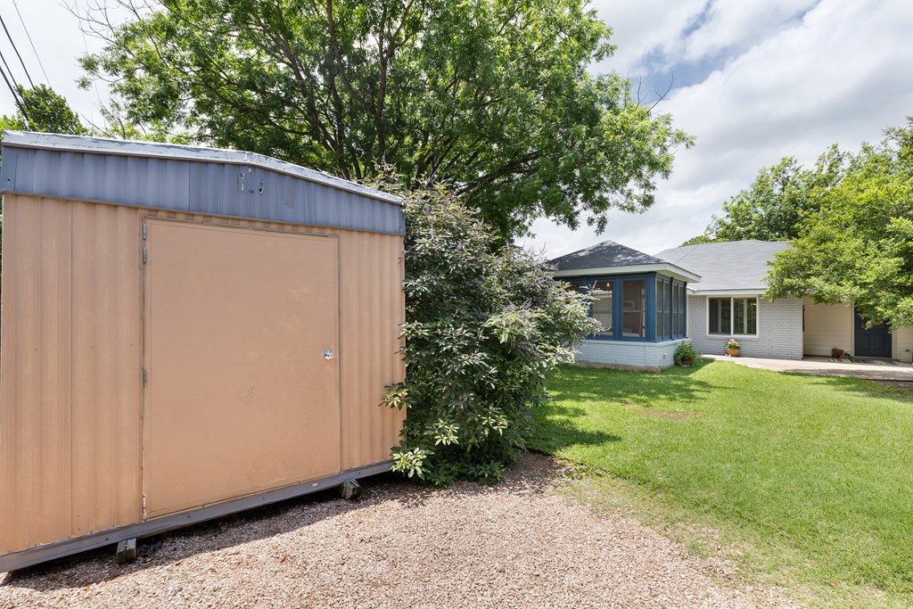 1003 Avenue A Property Photo 30