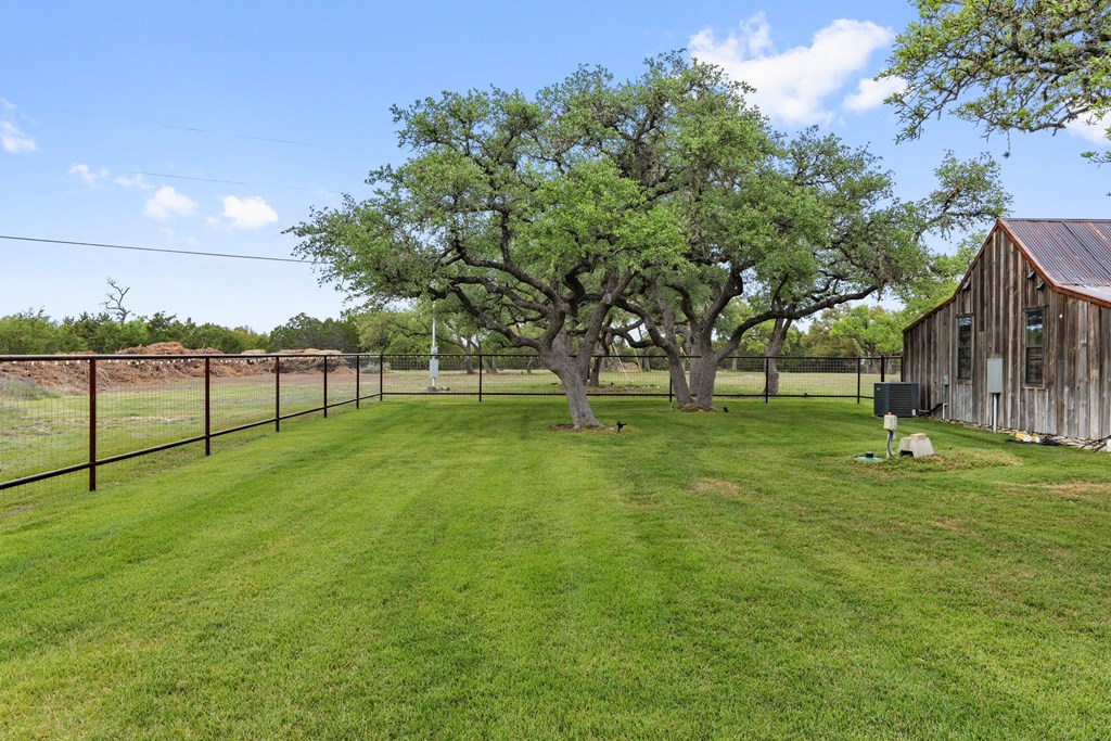 7503 E Us Hwy 290 Property Photo 21