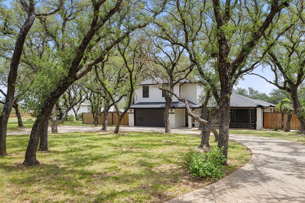 607 Liveoak Dr Property Photo 2