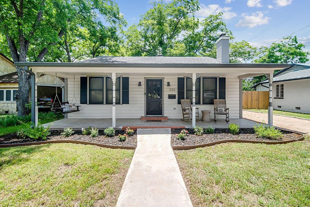 203 W Travis St Property Photo