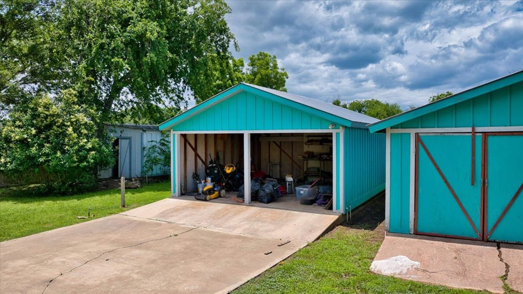631 Westmoreland St Property Photo 35