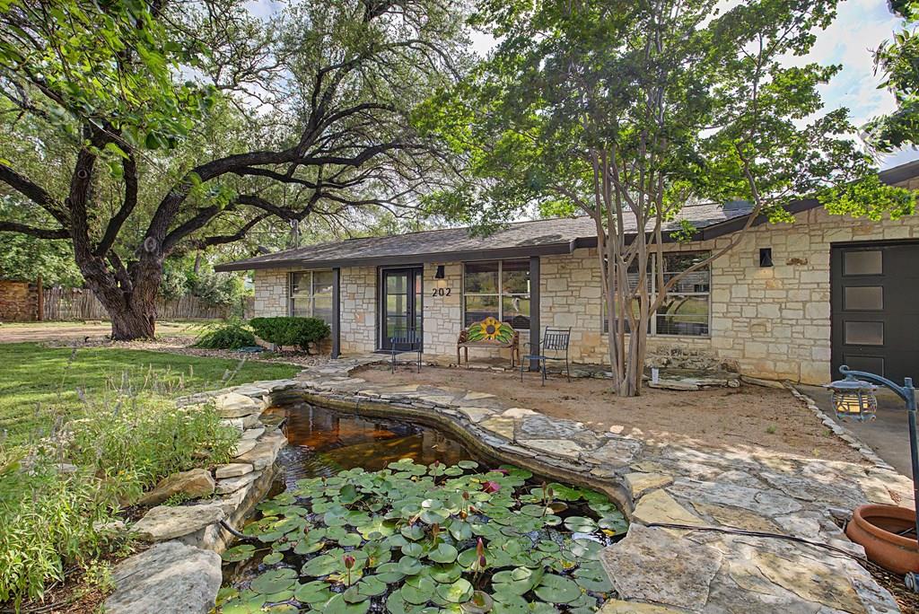 202 Bluebonnet Property Photo