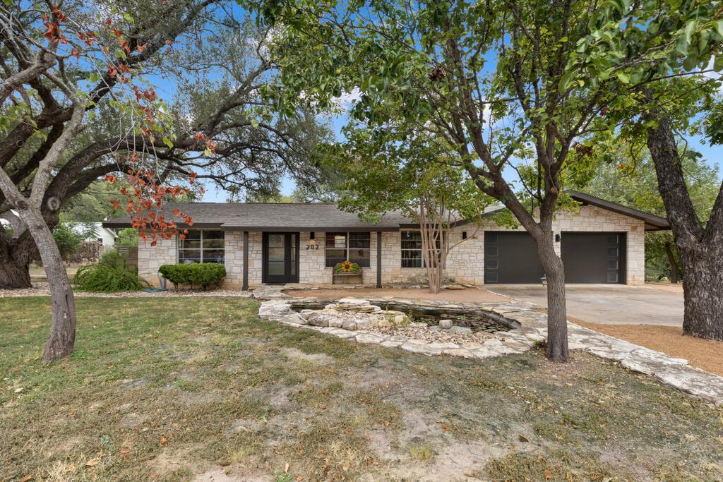 202 Bluebonnet Property Photo 1