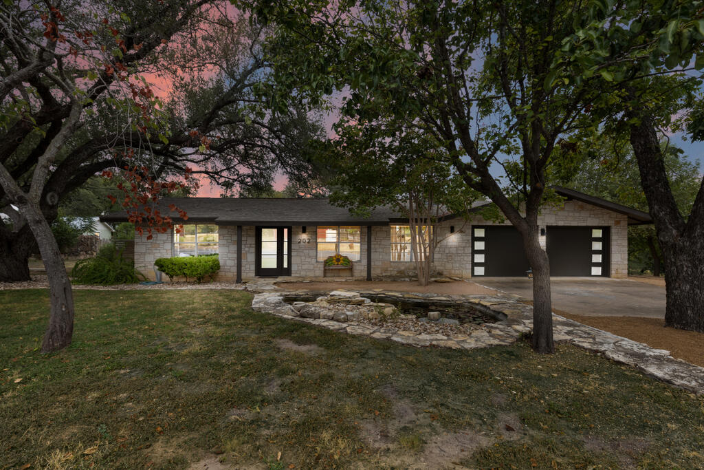 202 Bluebonnet Property Photo 4