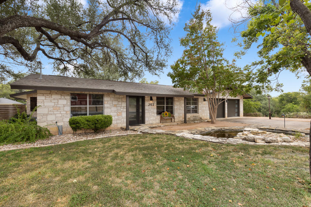 202 Bluebonnet Property Photo 5