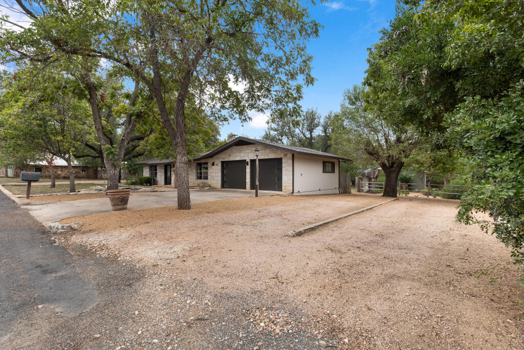 202 Bluebonnet Property Photo 7