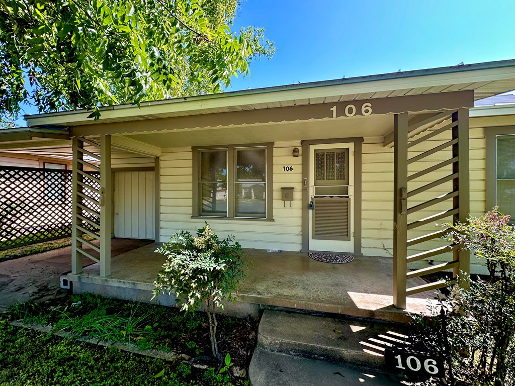 106 W Burbank St Property Photo 3