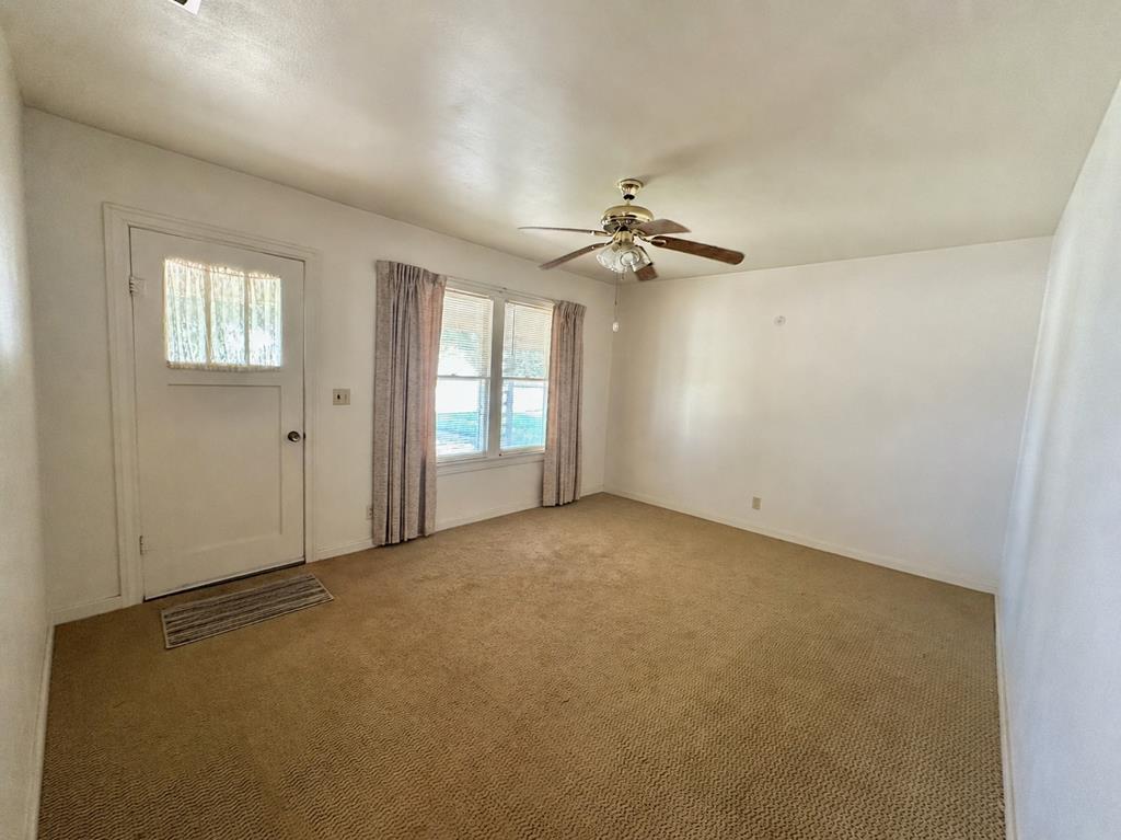 106 W Burbank St Property Photo 4