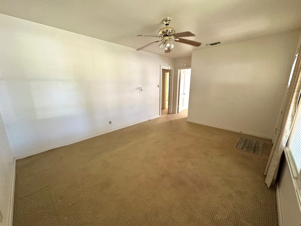 106 W Burbank St Property Photo 5