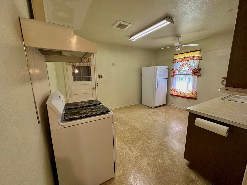 106 W Burbank St Property Photo 6