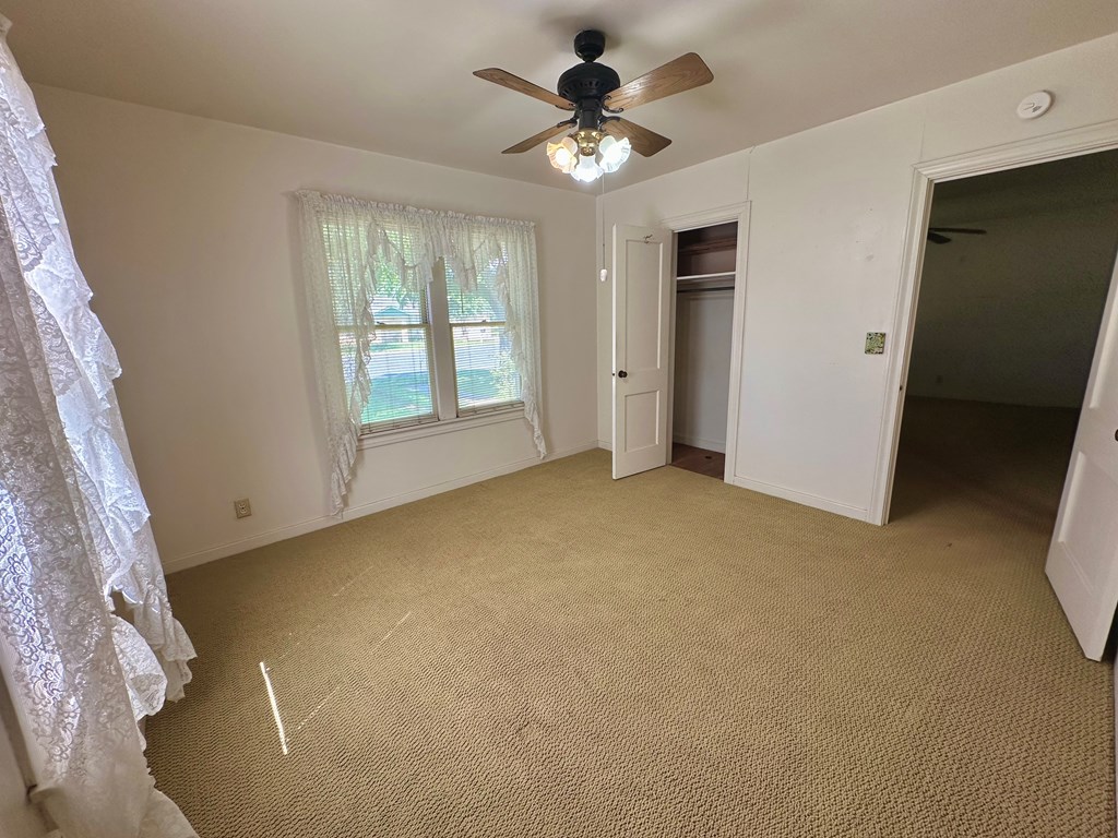 106 W Burbank St Property Photo 8