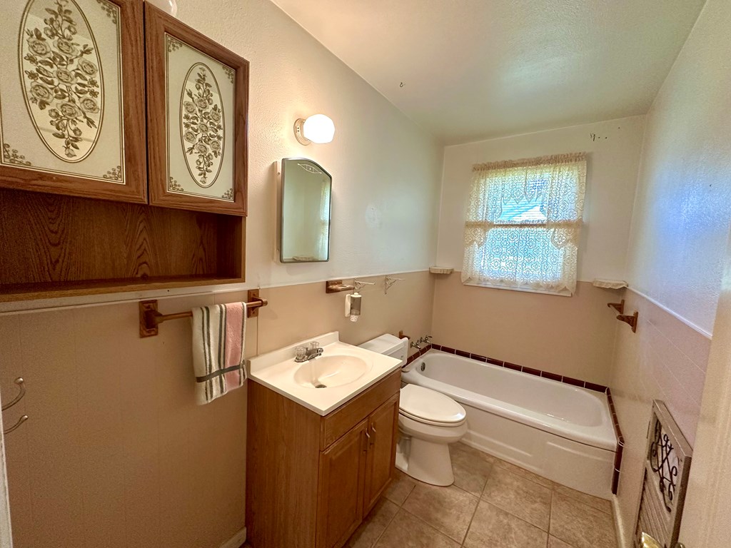 106 W Burbank St Property Photo 9