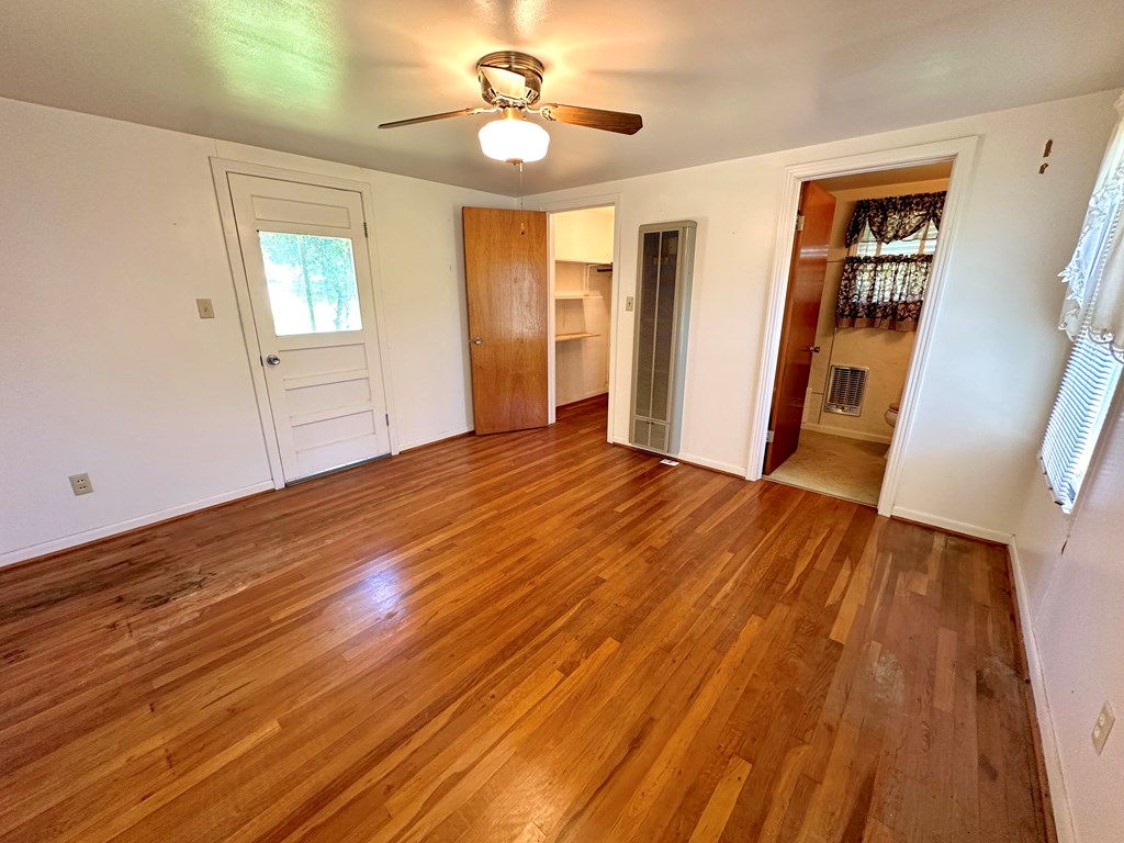 106 W Burbank St Property Photo 11