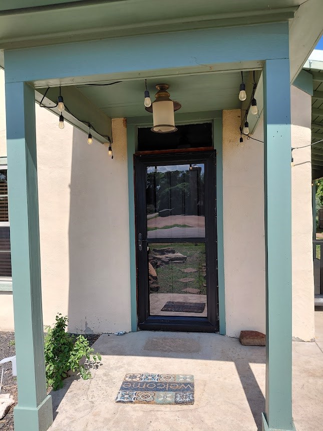 131 N Live Oak St Property Photo 3