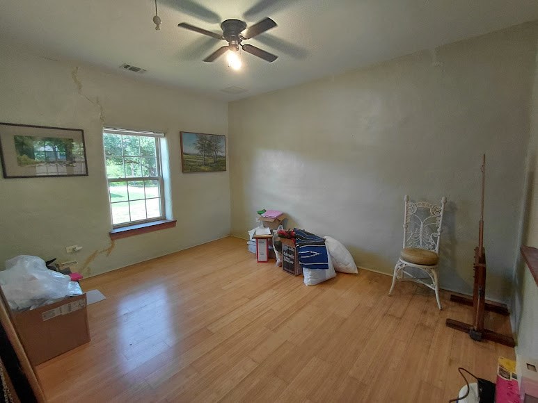 131 N Live Oak St Property Photo 13