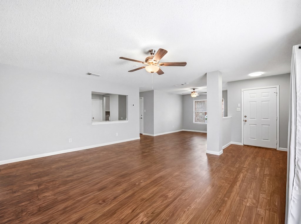 6827 Celes Meadow Dr Property Photo 4