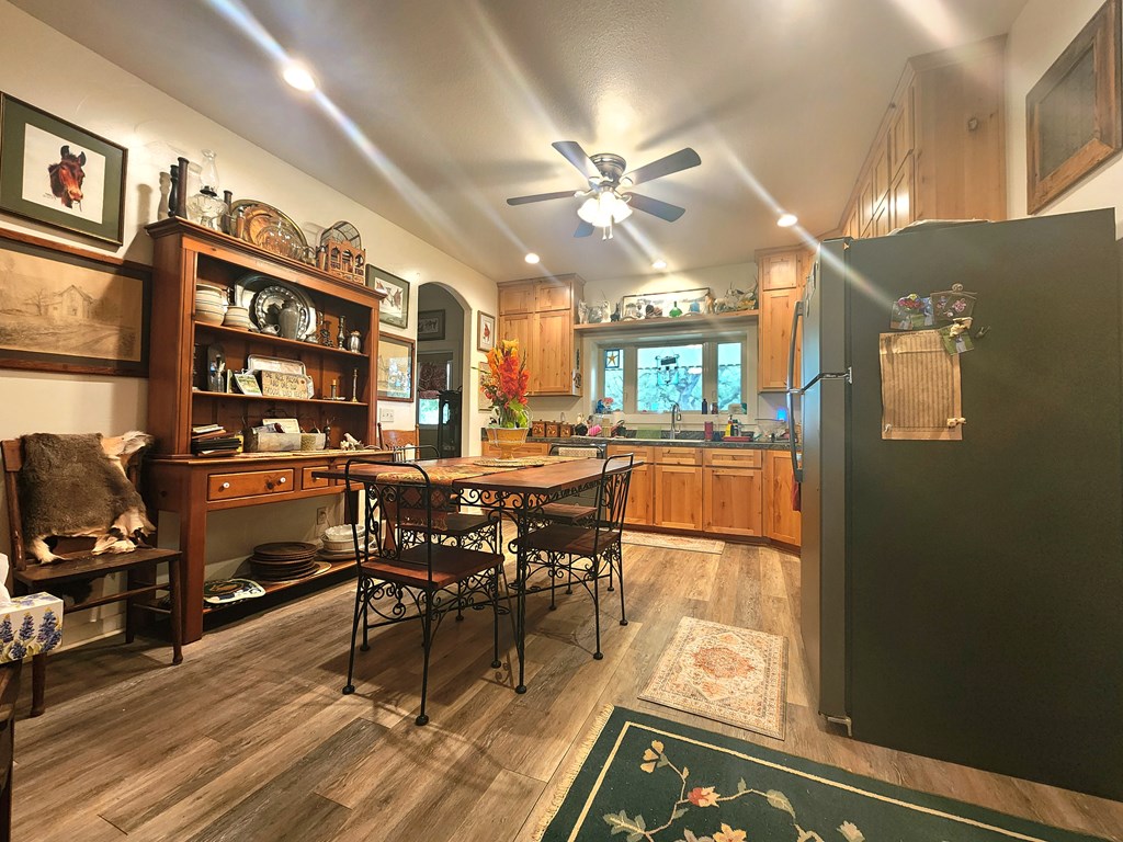 218 E County Rd 409 Property Photo 8