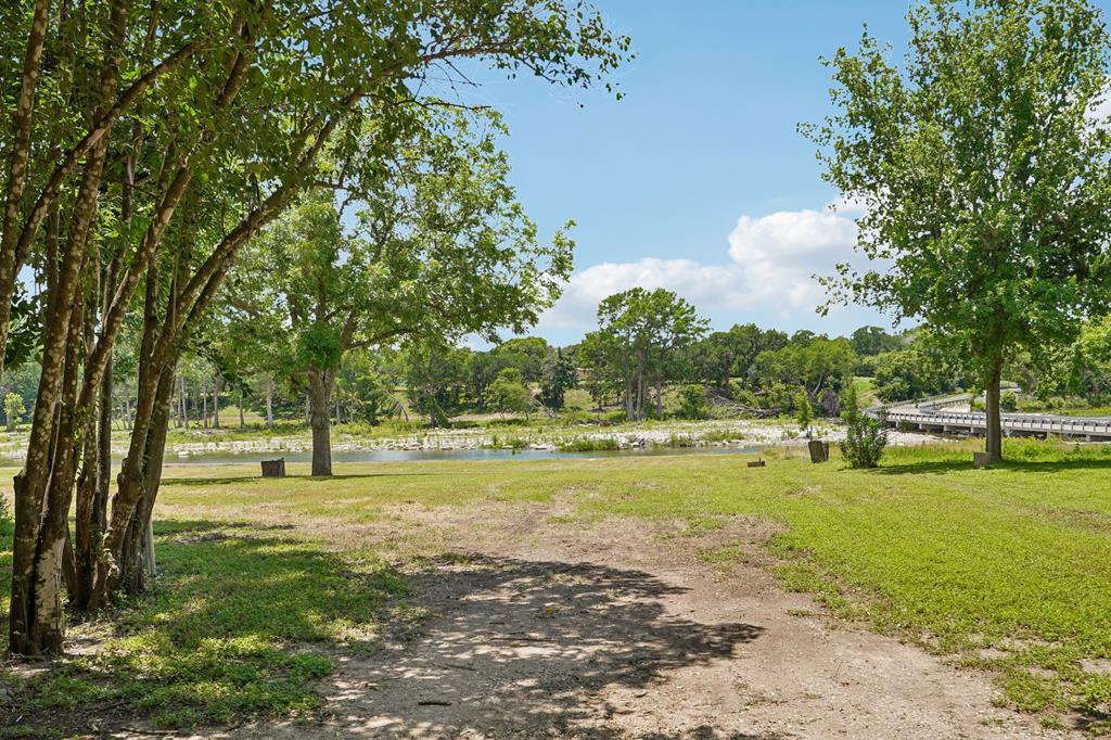 129 Old Ingram Loop Property Photo 2