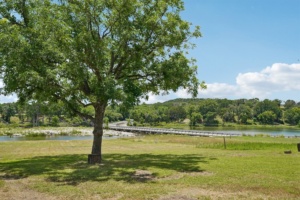 129 Old Ingram Loop Property Photo 11