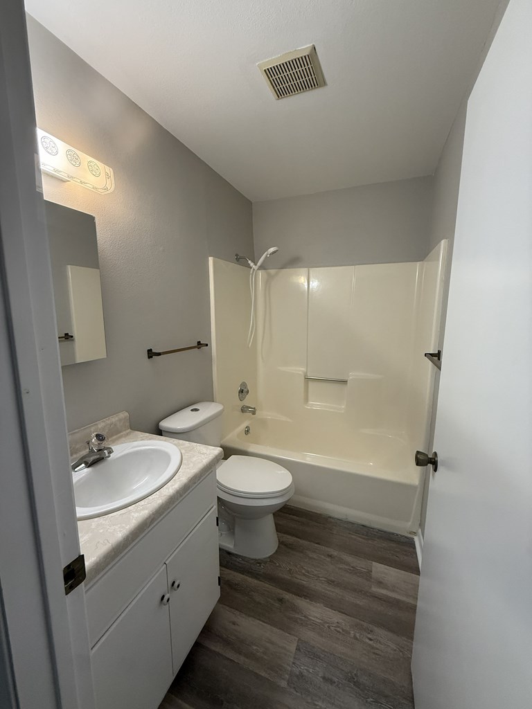 1407 N Crockett St Property Photo 8