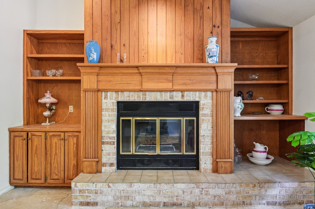 1310 N Warbler Dr. Property Photo 3