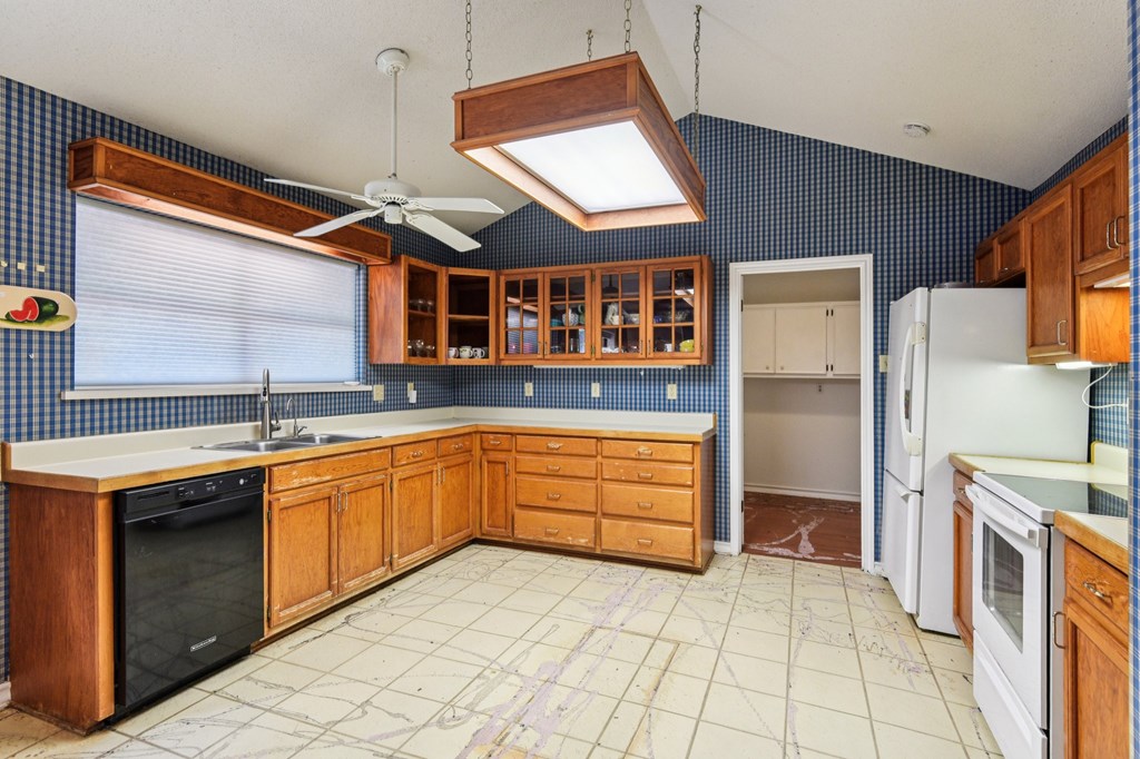 1310 N Warbler Dr. Property Photo 5