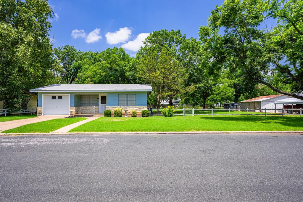 512 W Peach St Property Photo