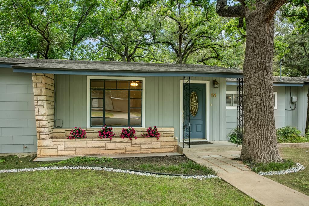 111 Beverly Dr Property Photo