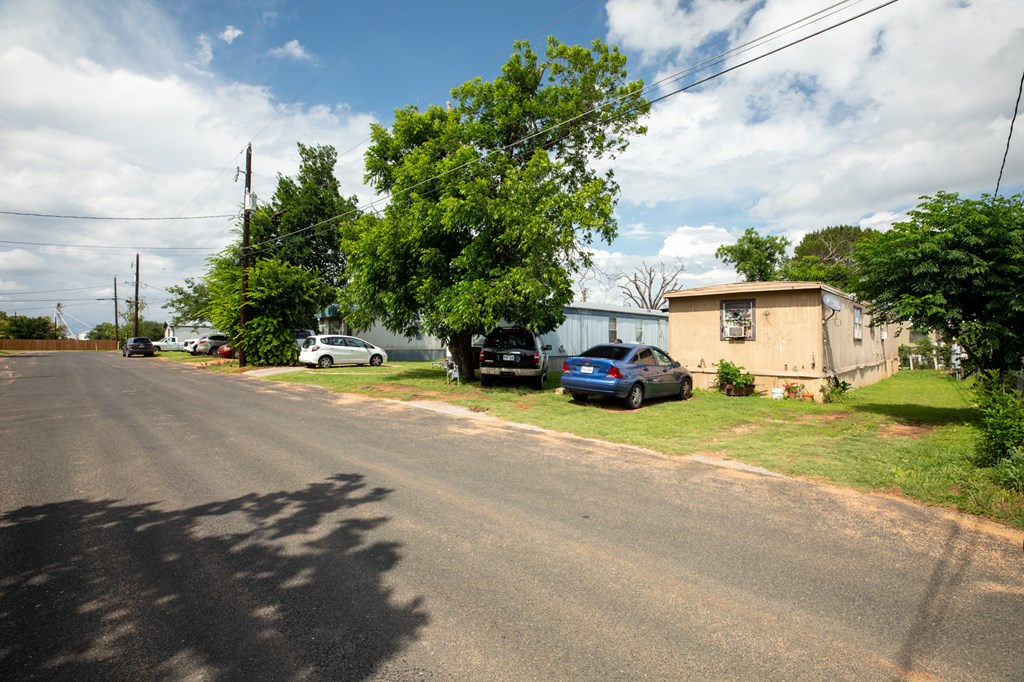 613 Mustang St Property Photo 8